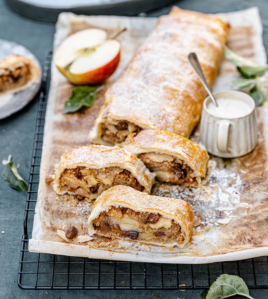 Apfelstrudel mit Blätterteig - einfaches Rezept | Tante Fanny