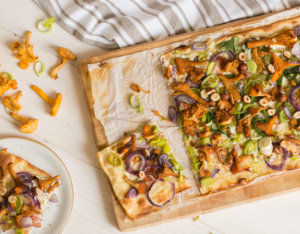 Flammkuchen mit Eierschwammerl